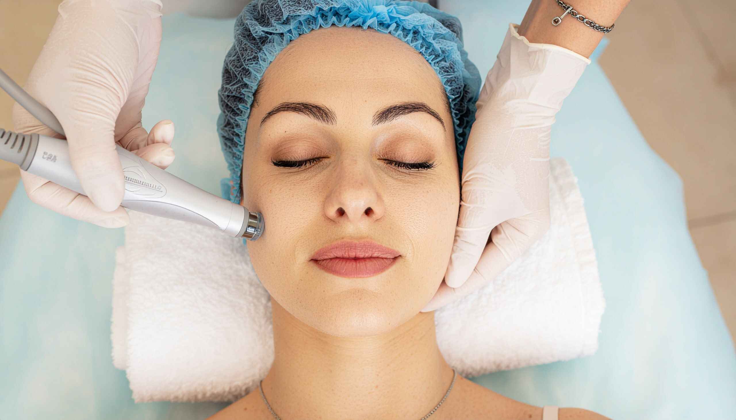 Radiance Renew – Medical HydraFacial + Microneedling